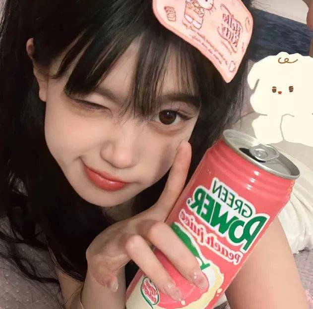 她行走于黑暗中海报