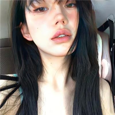 拥抱太阳的月亮海报